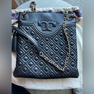 Tory Burch swing pack/crossbody with magnetic closure. Slight wear on leather